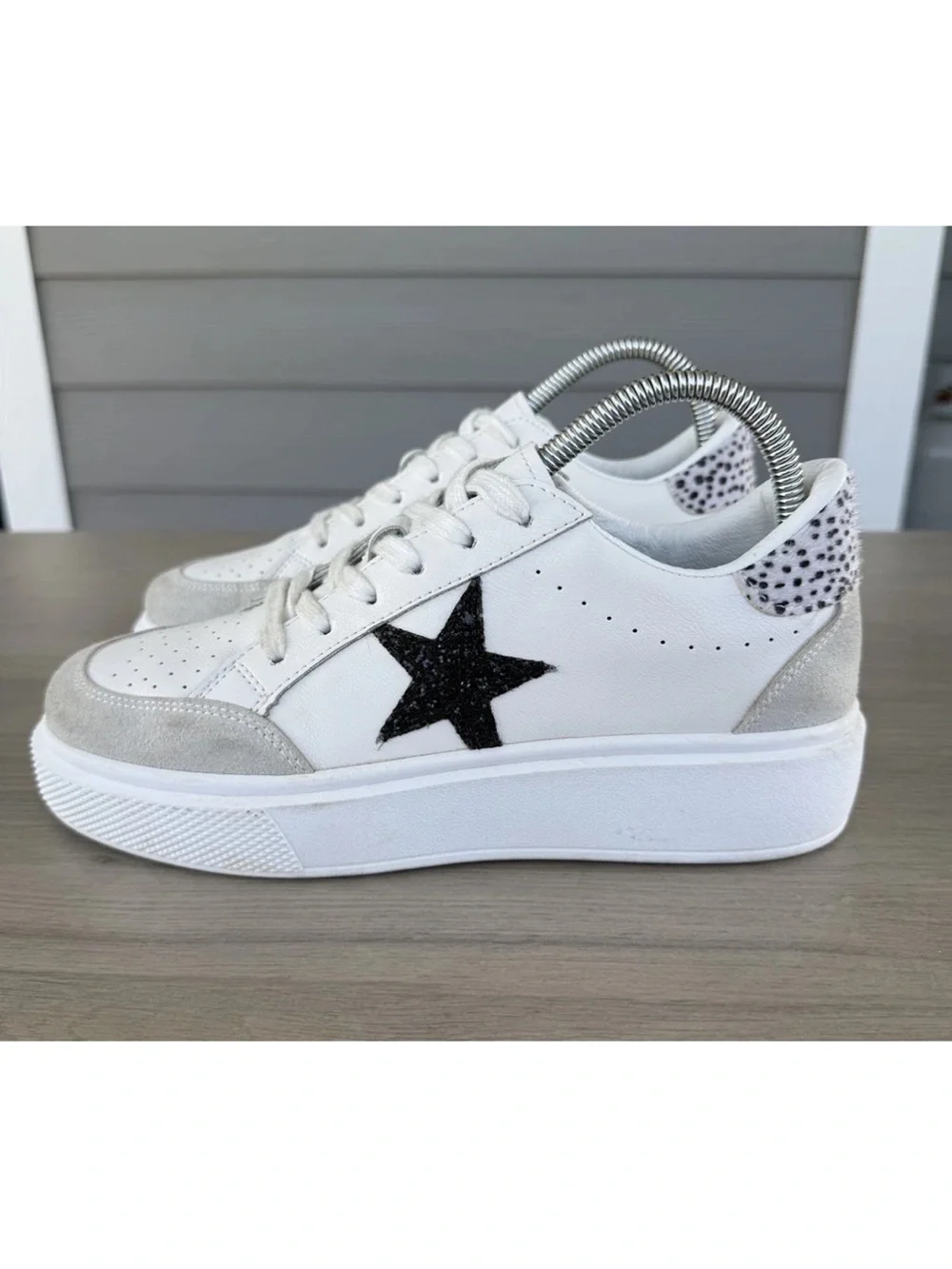 VINTAGE HAVANA Women’s Platform Sneakers White/Black Glitter Star Sz 8